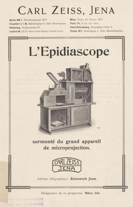 A black and white photo of a microscope
Description automatically generated
