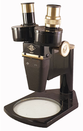 A black and gold microscope
Description automatically generated